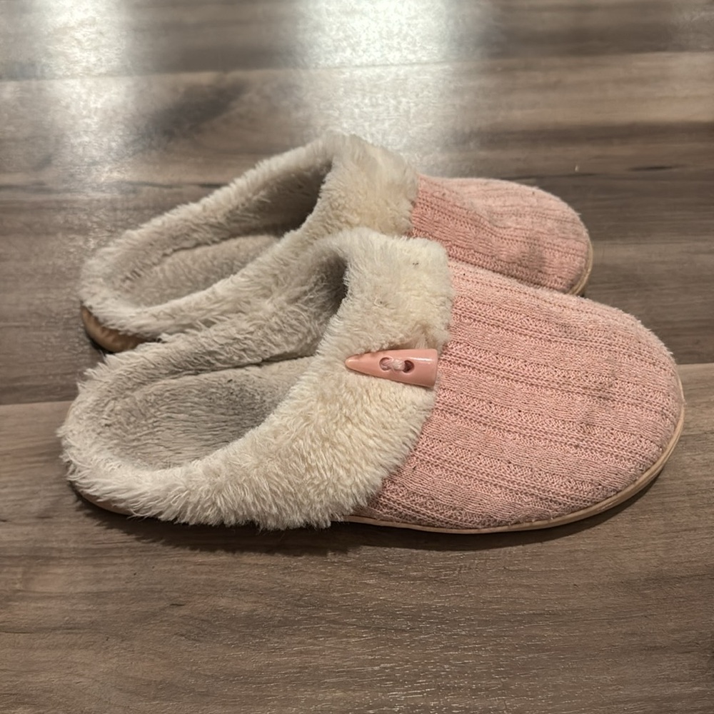 Pink House Slippers - Picture 3 of 5